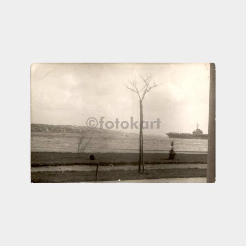 1961 Boğaziçi Uçak Gemisi Konulu Fotoğraf