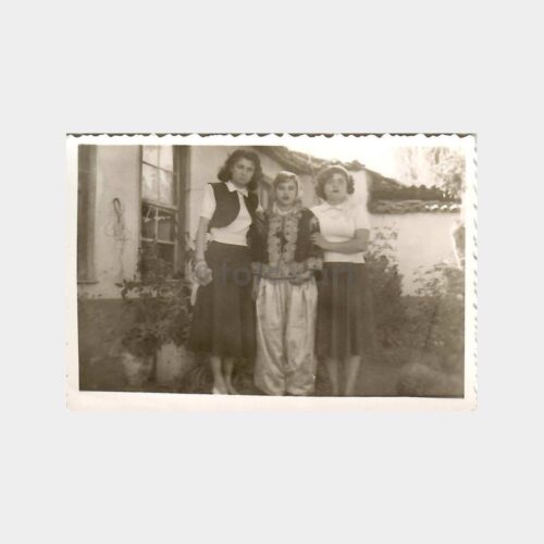 Ev Bahçesinde Kadınlar Fotoğraf