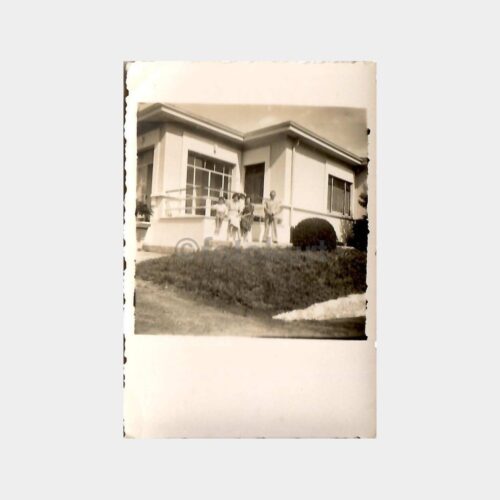 Ev Önünde Aile Görünüş Fotoğraf