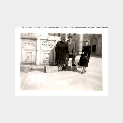 Foto Akın Şadırvan Çeşme Önünde Fotoğraf