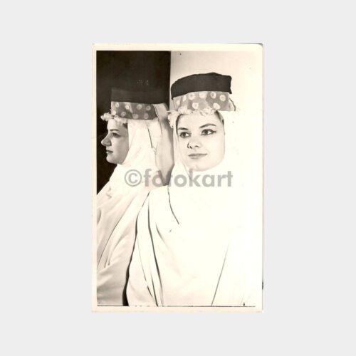 1964 Güzel Başlıklı Kız Fotoğraf