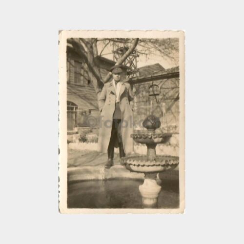 Havuz Önünde Beyefendi Fotoğraf