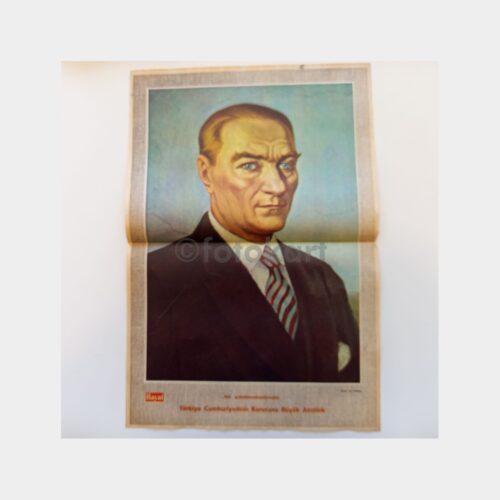 Hayat Dergisi - Orta Sayfası Poster, No. 32 Atatürk Tablosu