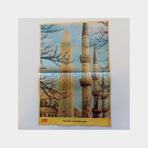 Hayat Dergisi - Orta Sayfası Poster, No. 60 Sultanahmet - Yapraklar Örtmeden