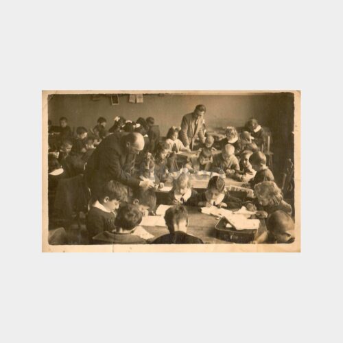 İlkokul Öğrencileri Sınıfta Görünüş Fotoğraf