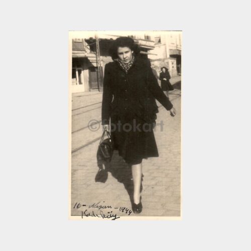 1944 Kadıköy Tramvay ve Kadın Fotoğraf