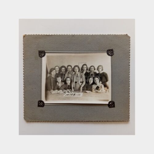 1937 Kız Sanat Okulu Öğrenci Grup Fotoğraf