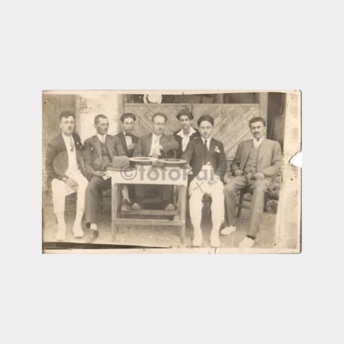 1930 Şapkalı Bir Grup Görünüş Fotoğrafı