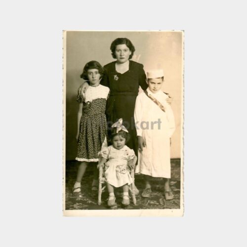 Sünnet Çocuğu Ailesiyle Görünüş Fotoğraf