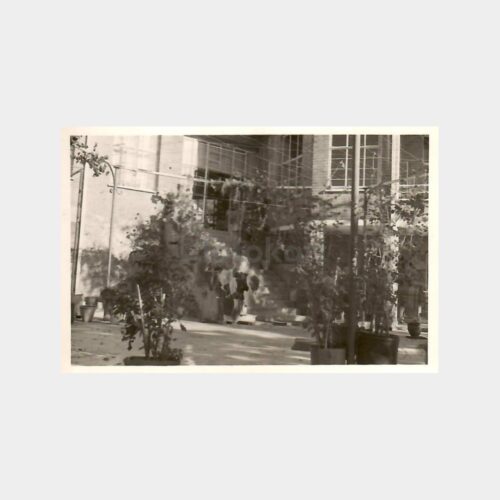 Tarihi Ev Önünde Aile Fotoğraf