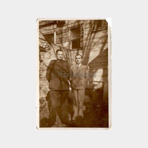 Tarihi Ev Önünde Beyler Fotoğraf