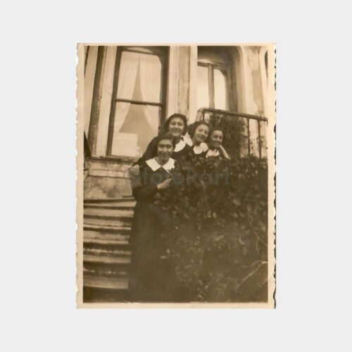 1936 Tarihi Ev ve Öğrenciler Fotoğraf