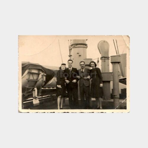 Vapur Güvertesinde Konulu 2 Adet Fotoğraf