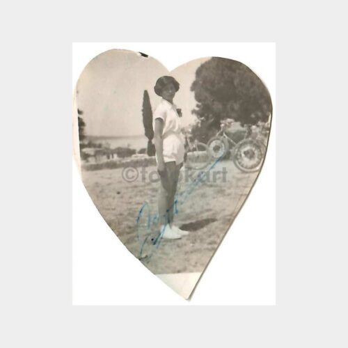 1955 Ayvalık Sporcu Kız Kalp Şeklinde Fotoğraf