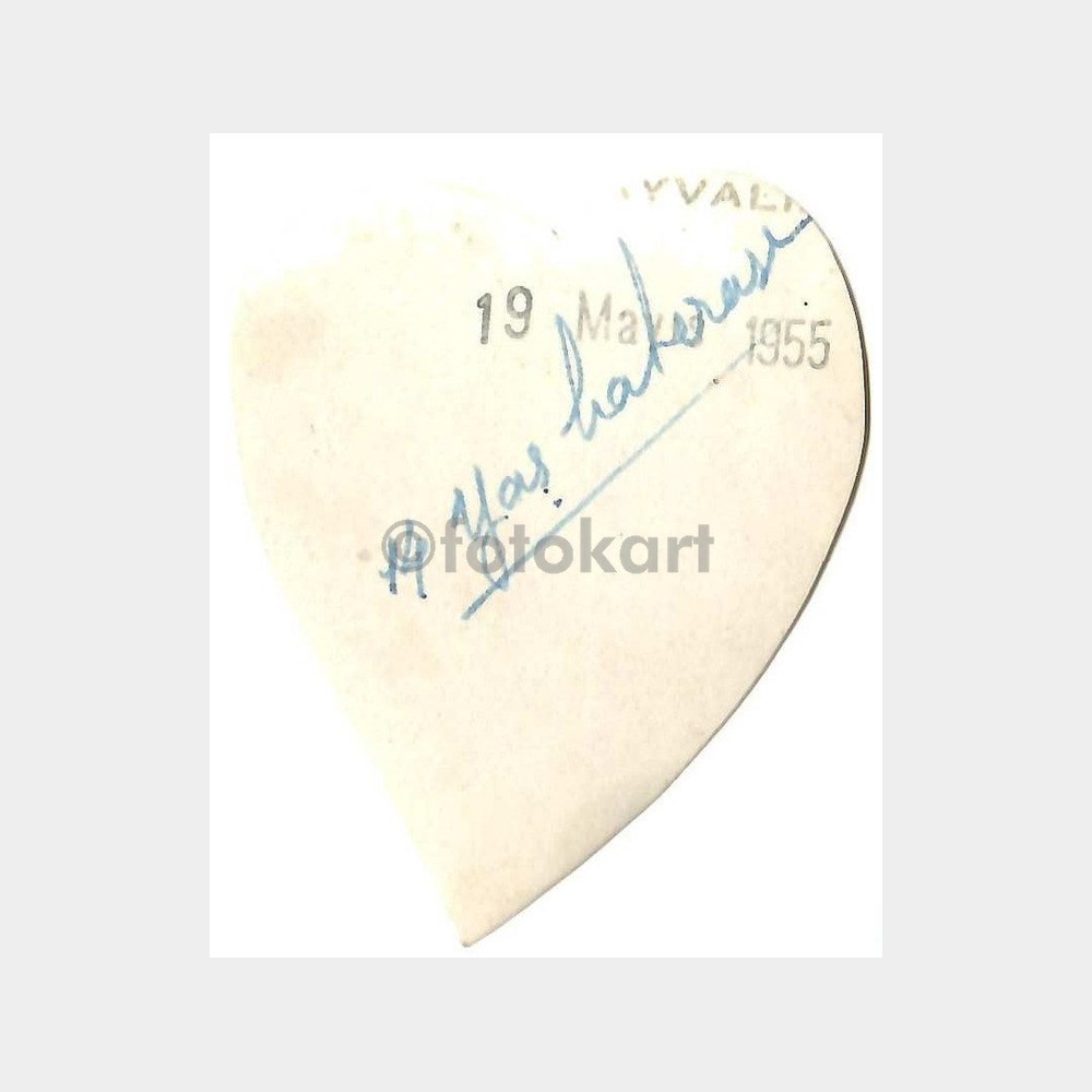1955 Ayvalık Sporcu Kız Kalp Şeklinde Fotoğraf - Görsel 2