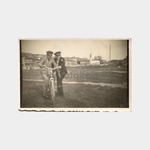 Bisikletli Lise Öğrencileri Fotoğraf