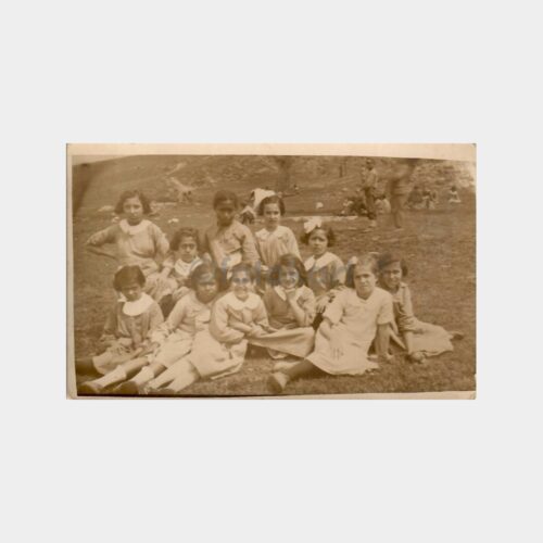 İlkokul Öğrencisi Kızlar Gezide Görünüş Fotoğraf