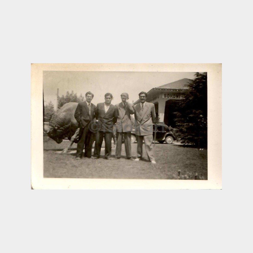 Kadıköy Boğa Heykeli Önünde Grup Fotoğraf