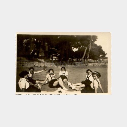 1935 Kız Öğrenciler Dinlenmede Fotoğraf
