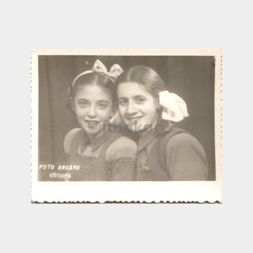 1948 Kütahya İki Kız Arkadaş Fotoğraf