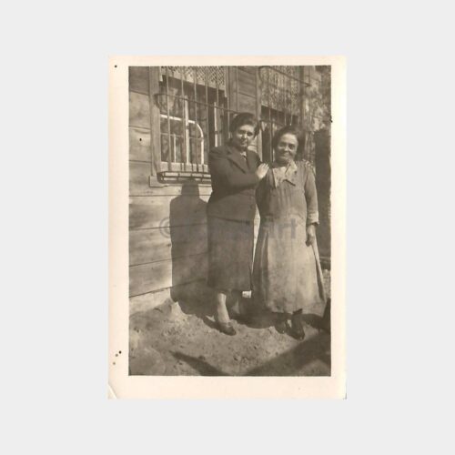 Tarihi Ev Önünde Kadınlar Fotoğraf