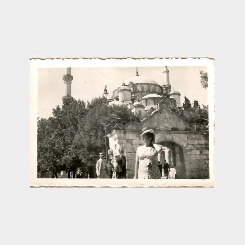 Fatih Camii ve Kadın Görünüş Fotoğraf
