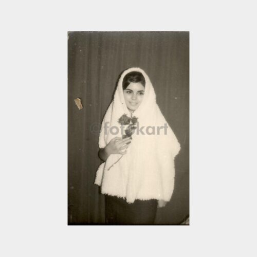 Gül Çiçekli Genç Kız Fotoğraf