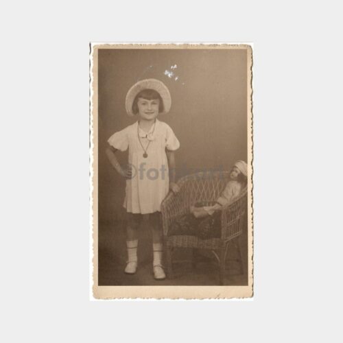 1933 Güzel Elbiseli Kız Çocuk Fotoğraf