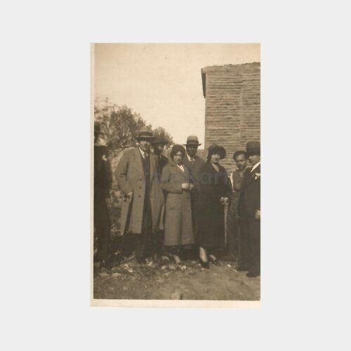 Tarihi Ev Önünde Grup Fotoğraf
