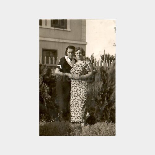 Tarihi Ev Önünde Kadınlar Fotoğraf