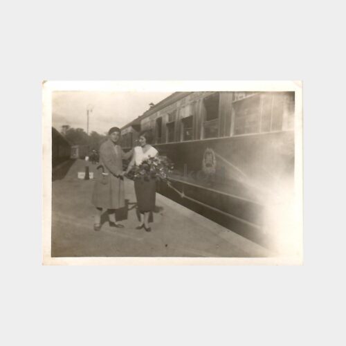Tren ve Kadınlar Konulu Fotoğraf