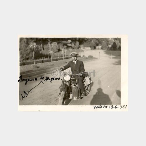 1951 Yalova Motorsikletli Genç Görünüş Fotoğraf